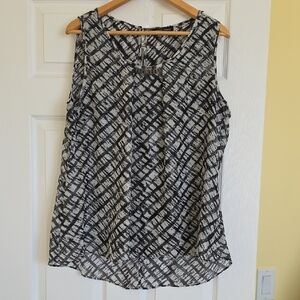 Chic Black and White Sleeveless Women's Top
